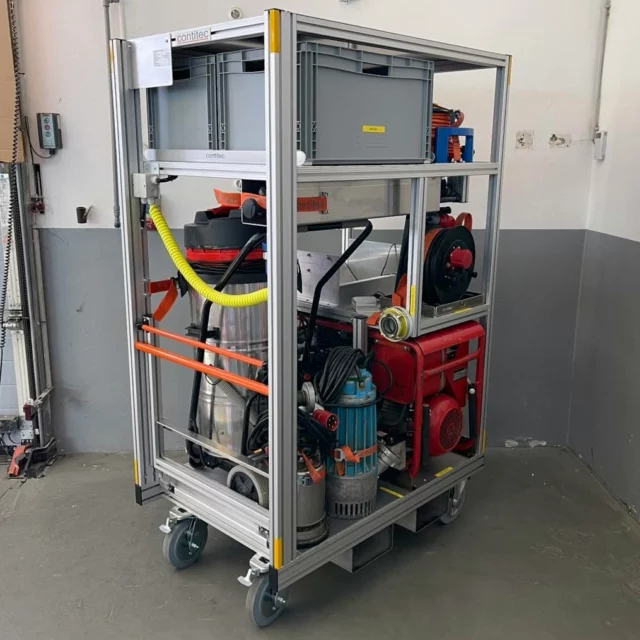 RC-Wasserschaden 

- OÖ Ausführung 
- E- Konzept 
- Durchgehende Stapleraufnahmen
- Gerätebeschriftung 
- Beladeplan 
- Richtungsfeststeller 

#contitec #contiteccontainer #flexibelgenug #feuerwehr #technischeshilfswerk #firefighting #rollcontainer #rollonrolloff #ukfirefighters #ukfirefighter #rollercontainer #fireequipment #firefighter #collapsiblecontainer #消防处 #Brandvæsen #brandweer #fajrobrigado #palokunta #pompiers #brannvesenet #brandkå #rcwasserschaden